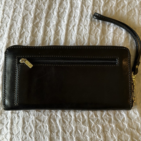 Fossil Leather Wallet with Removable Wristlet Strap - Picture 3 of 8